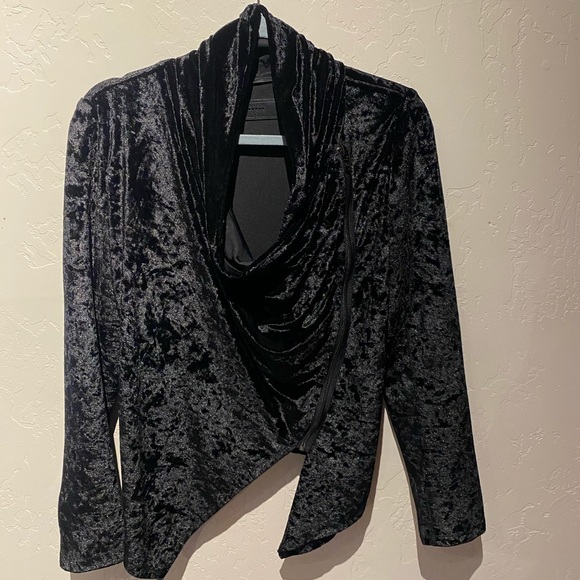 Super cute fitted jacket! - Picture 2 of 4